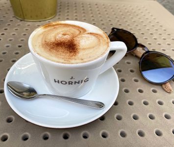 Frühstück im Café Merkur in Wien