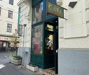 Frühstück im Café Merkur in Wien