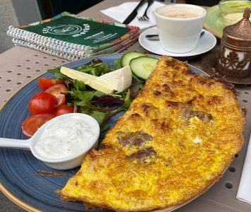 Frühstück im Café Merkur in Wien