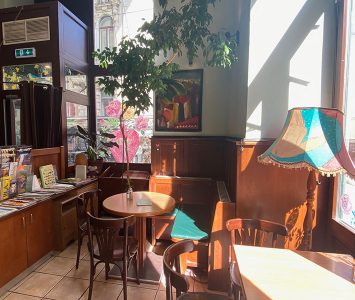 Frühstück im Café Merkur in Wien